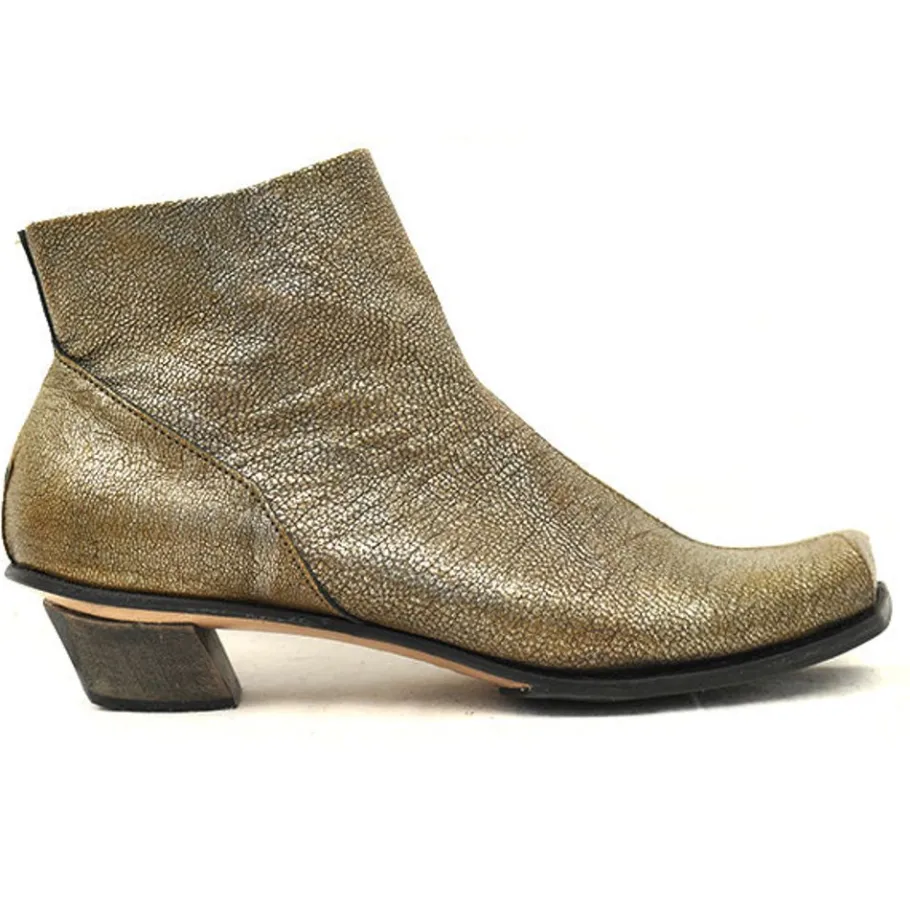 Boots*CYDWOQ Architect