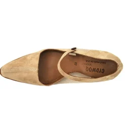 Shoes*CYDWOQ Compound