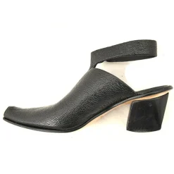 Sandals*CYDWOQ Fiction