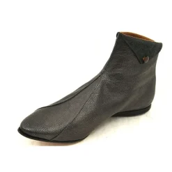 Boots*CYDWOQ Grout