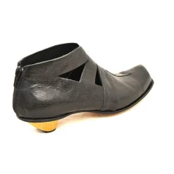 Shoes*CYDWOQ Intelligence