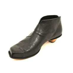 Shoes*CYDWOQ Intelligence