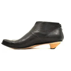Shoes*CYDWOQ Intelligence