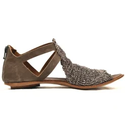 Sandals*CYDWOQ Lounge