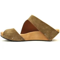 Sandals*CYDWOQ Passenger