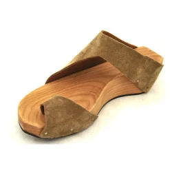 Sandals*CYDWOQ Passenger