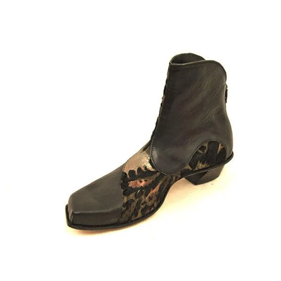 Boots*CYDWOQ Pin