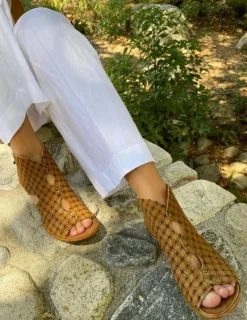 Sandals*CYDWOQ Research