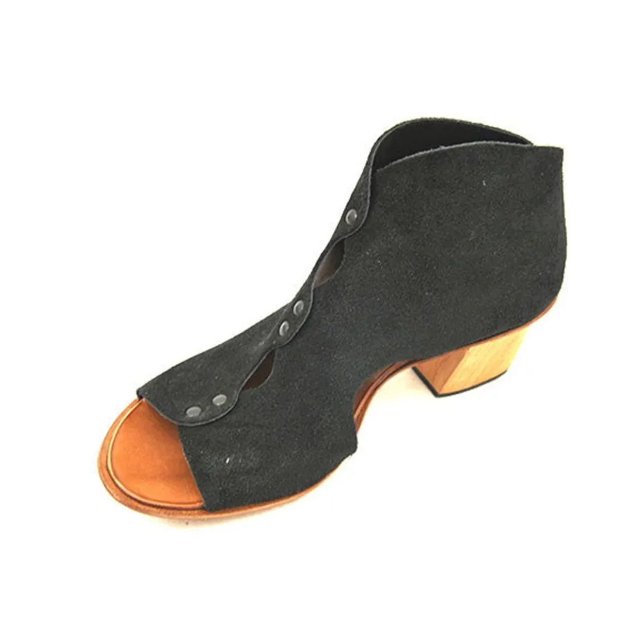 Sandals*CYDWOQ Research