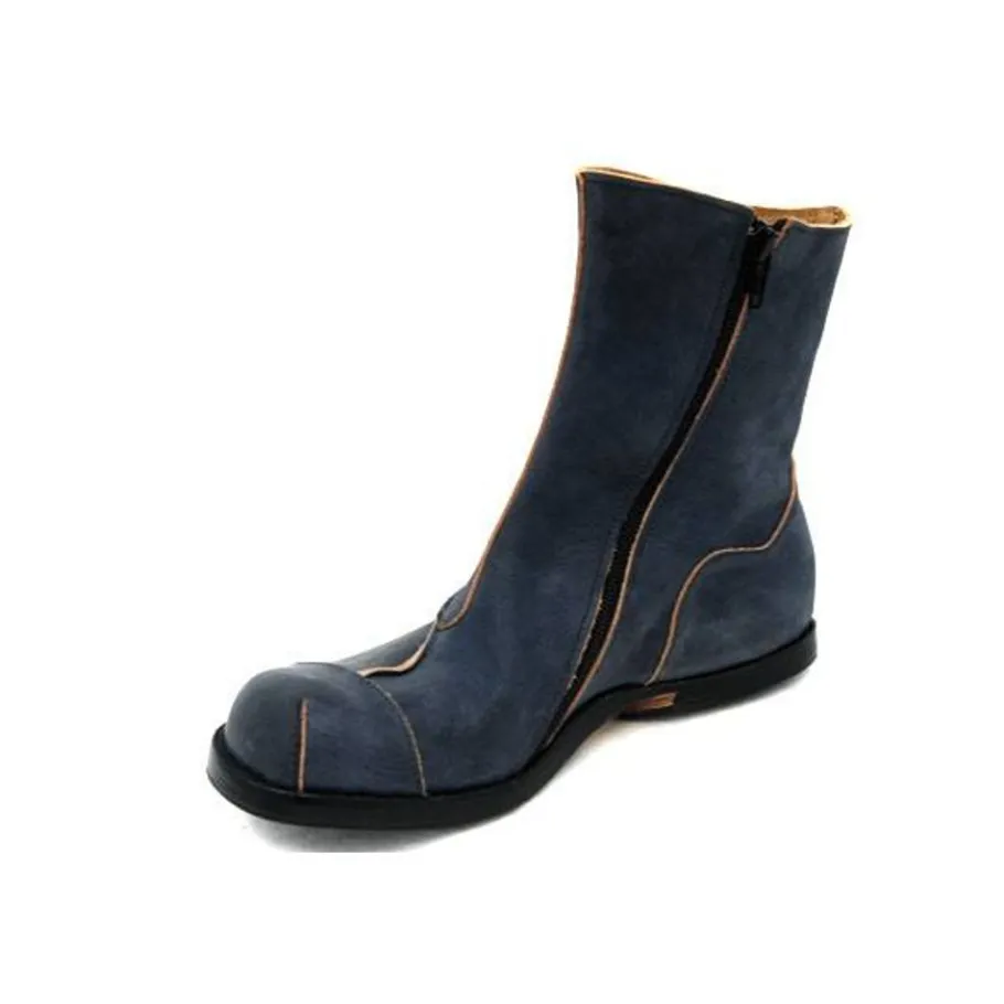 Boots*CYDWOQ Statue