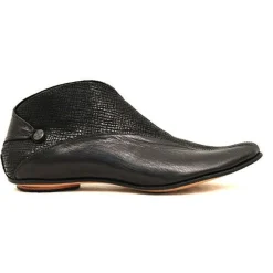 Shoes*CYDWOQ Table