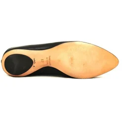 Shoes*CYDWOQ Table